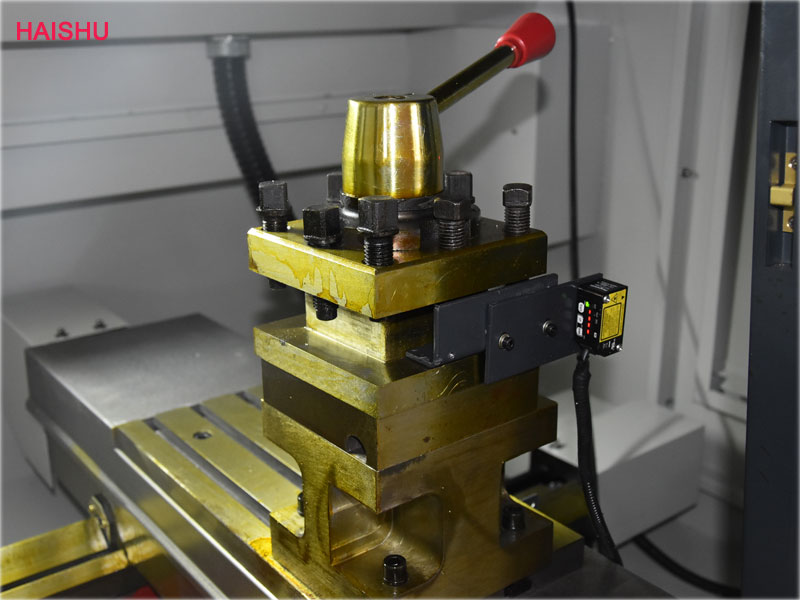 How to work the transmission system of large hole CNC lathe